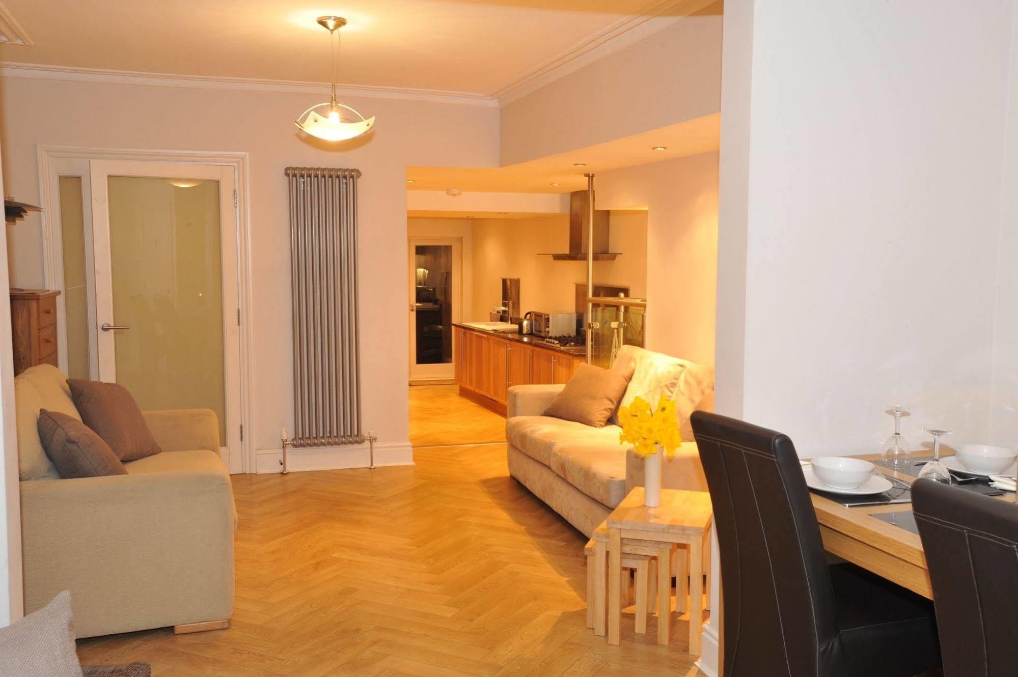 Chester Apartments Екстер'єр фото