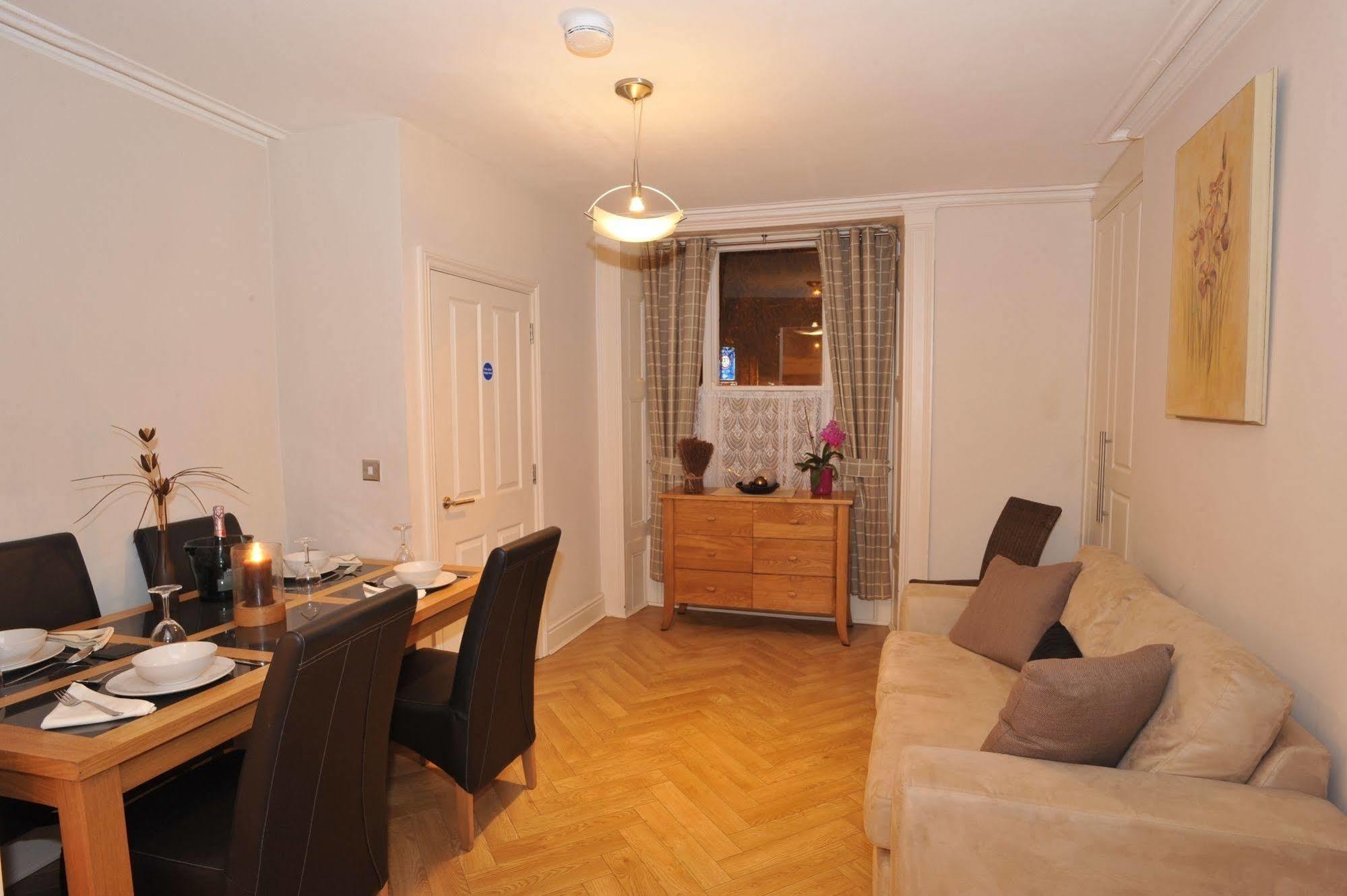 Chester Apartments Екстер'єр фото